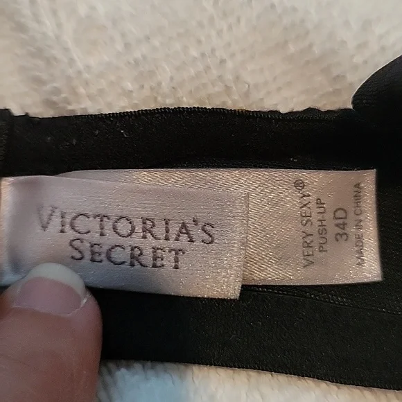 Victoria's Secret Very Sexy Push Up Bra - Picture 3 of 4